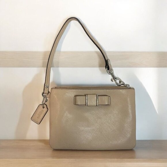 COACH Darcy Bow Small Zip Wristlet Silver/Sand Cross Grain Leather G1481-F51672 - Picture 1 of 9